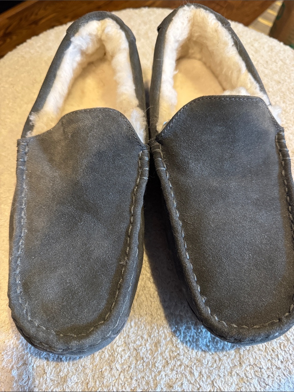 KOOLABURRA BY UGG® Tipton Slippers. Gray suede. Faux fur lining. New. Size 11